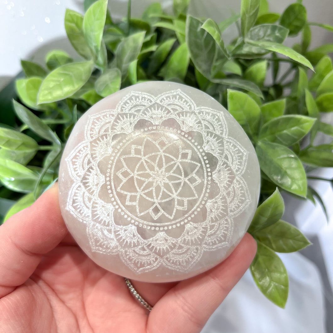 Selenite Palmstone | Mandala Flower